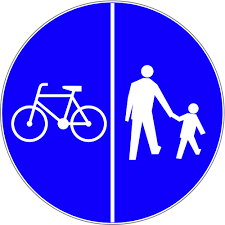 Znak drogowy: na niebieskim kole po lewej stronie biały symbol roweru, po prawej pionowa kreska, następnie symbol postaci.